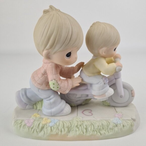 Precious Moments PM0032 Safe In The Hands Of Love 2003 Members Only Figurine - Picture 5 of 7